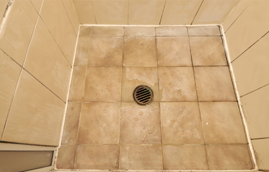 bathroom before retiling 2