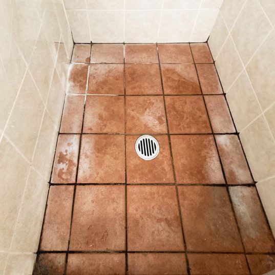 bathroom before retiling 3