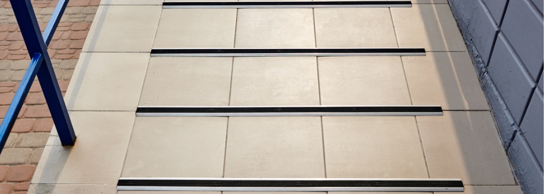 Slip resistant flooring