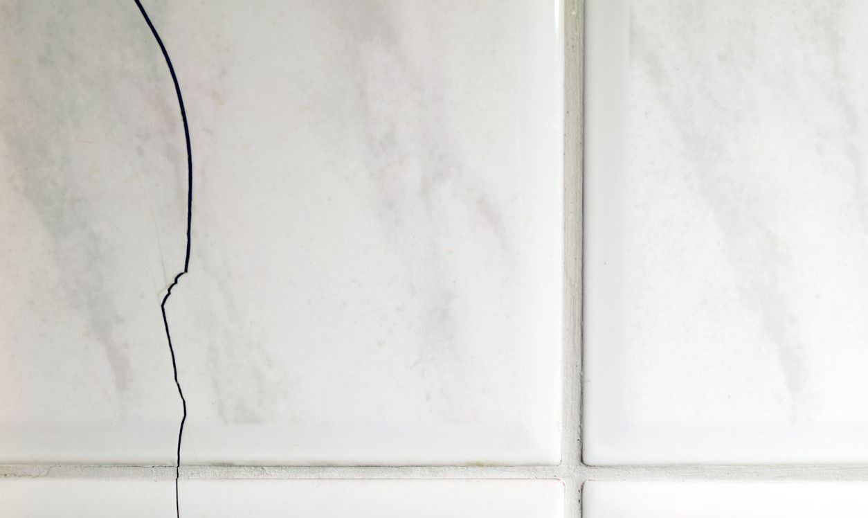 cracked bathroom tiles